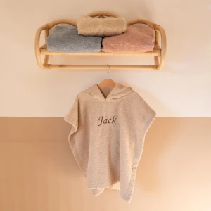 Badponcho met naam beige