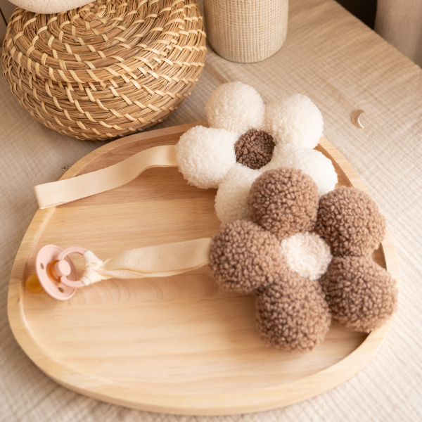 Speenknuffel met naam Teddy bloem in offwhite en bruin