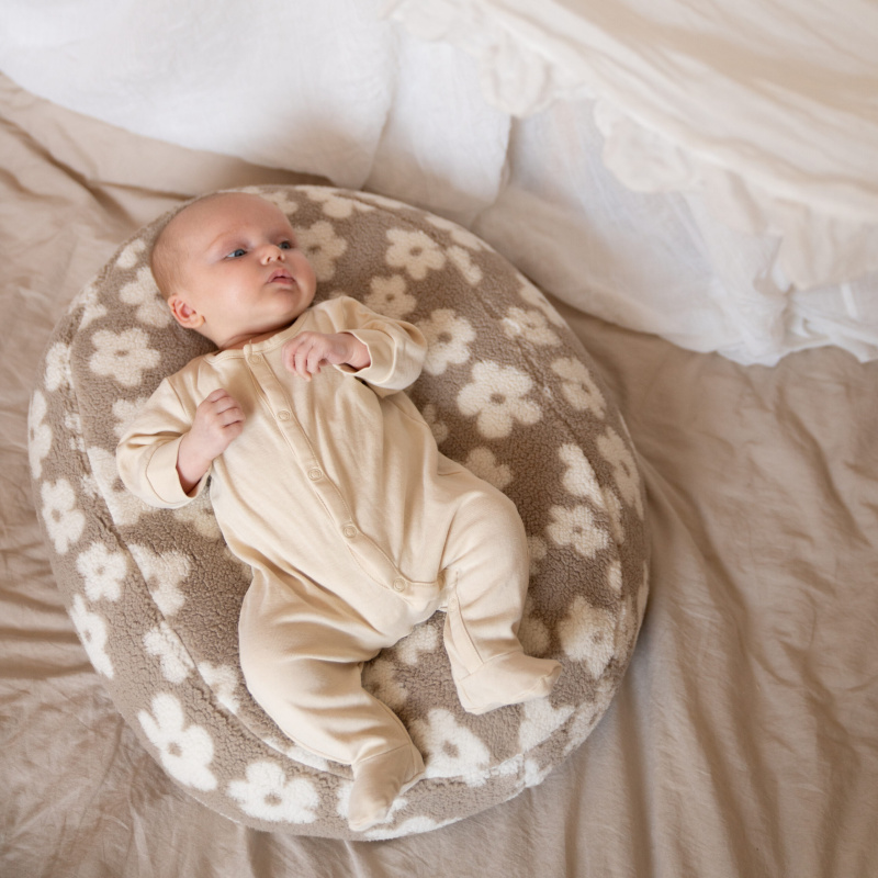Relaxhoes teddy bloem wit met baby